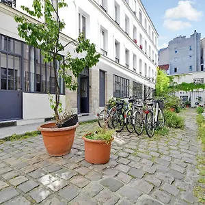 Near Republique Appartement